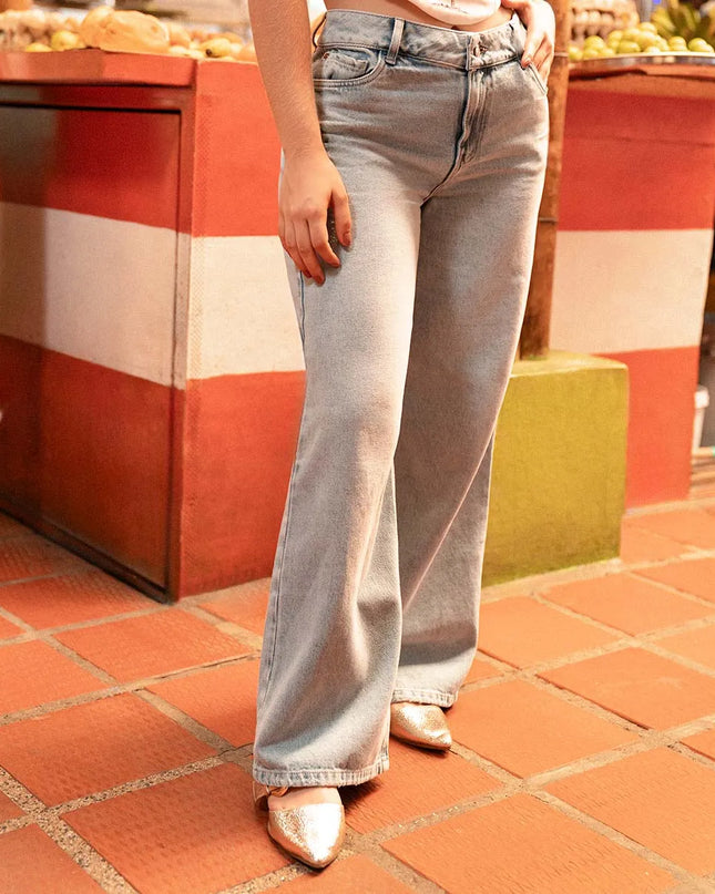 Jean Straight claro con detalle bordado