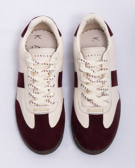 Zapatilla Beige con detalles vinotinto