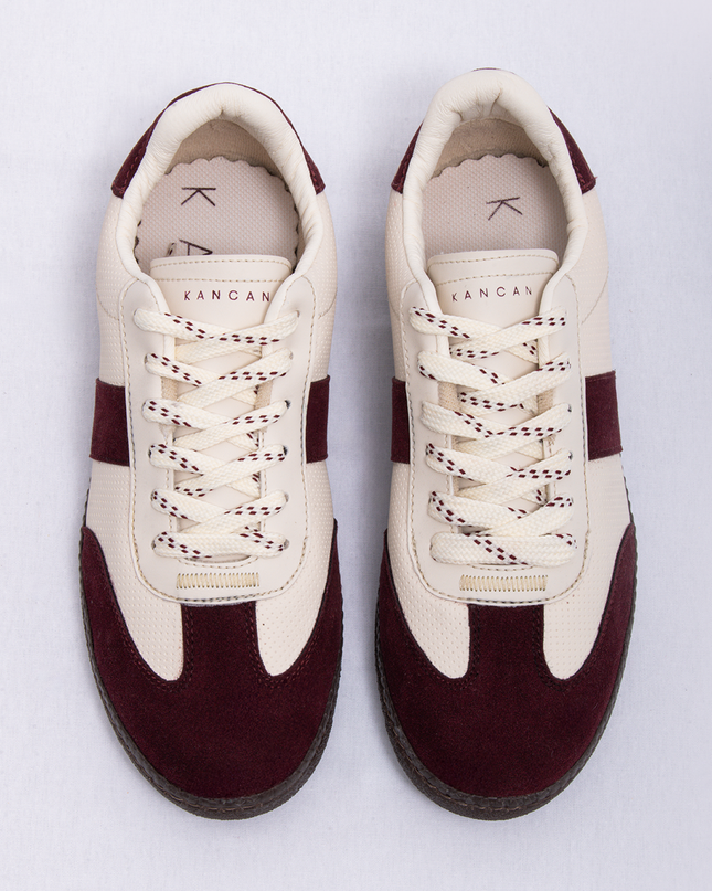 Zapatilla Beige con detalles vinotinto