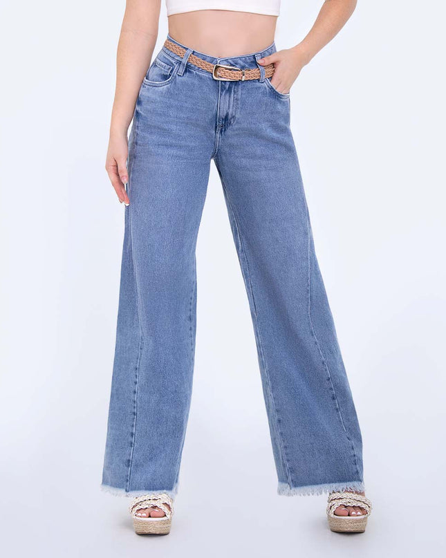 Jean Straight denim desmechado con correa.