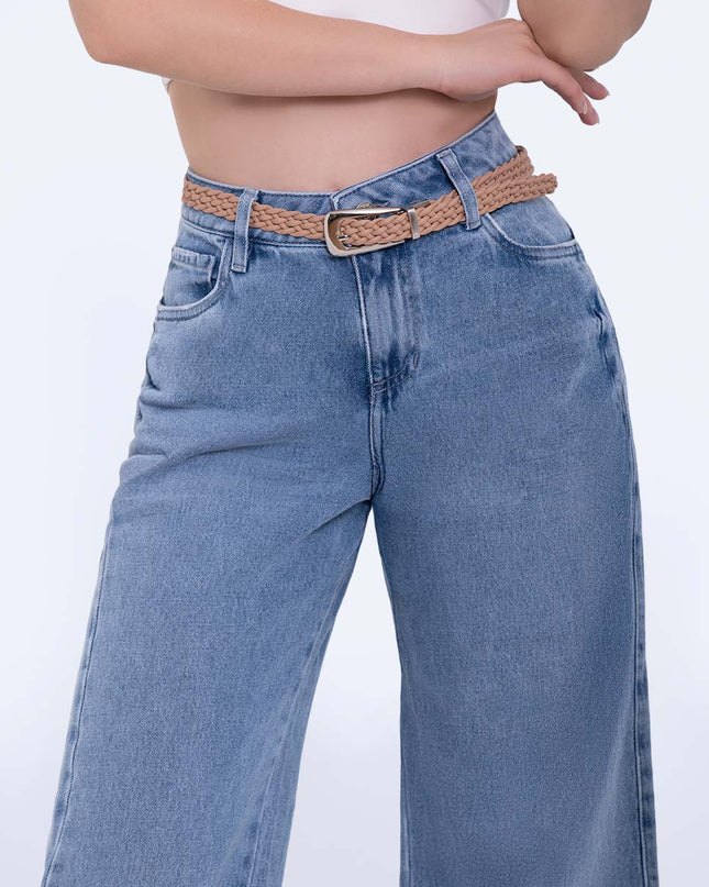 Jean Straight denim desmechado con correa.