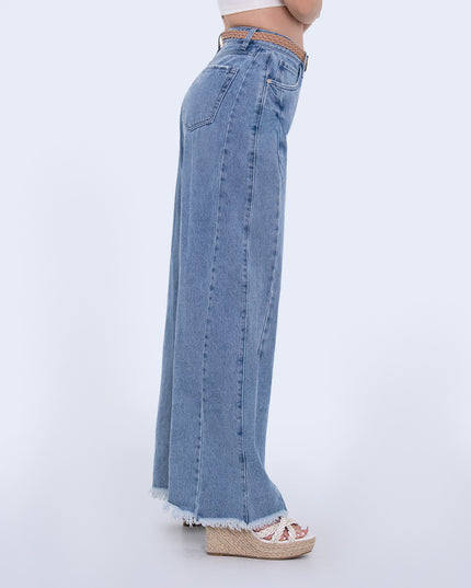 Jean Straight denim desmechado con correa.