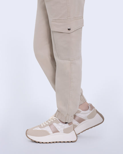 Pantalon tipo cargo beige tiro alto