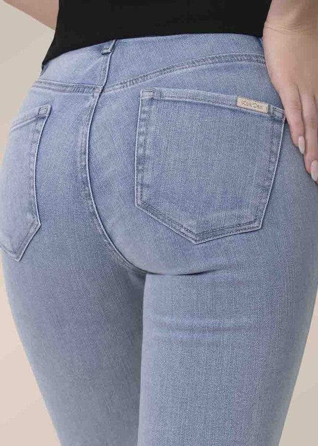 Jean Flare tiro medio claro