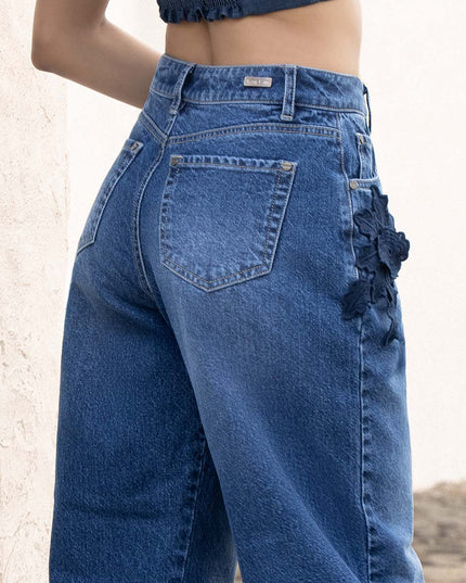 Jean Straight con aplique bordado floral