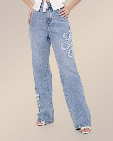 Jean Straight con apliques florales