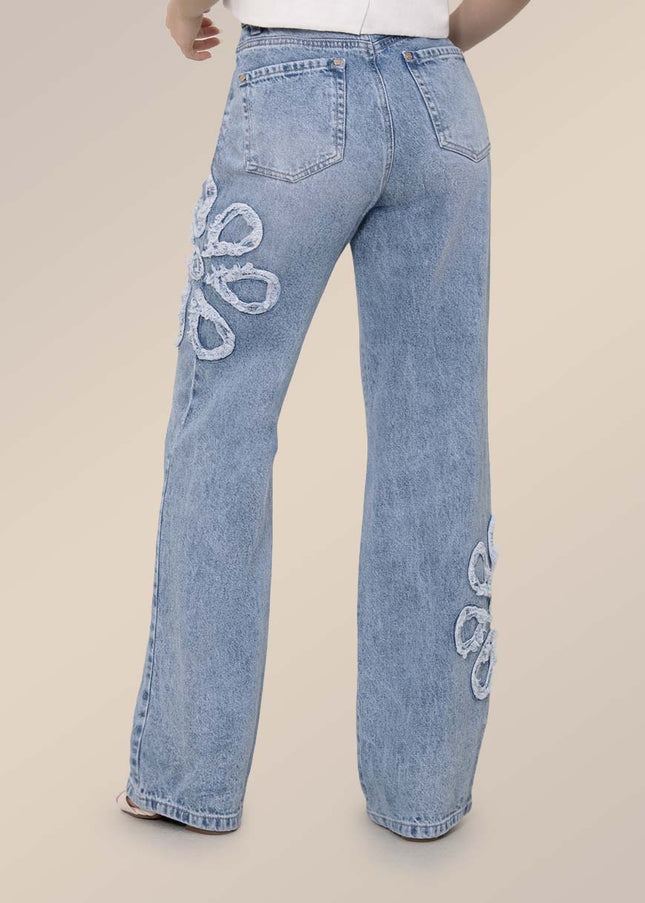 Jean Straight con apliques florales