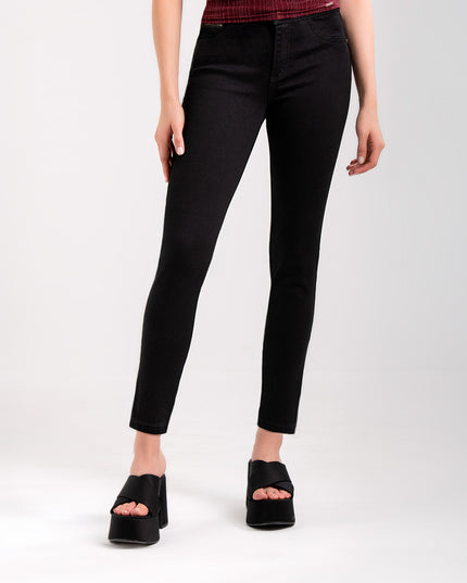 Jean Levanta cola negro