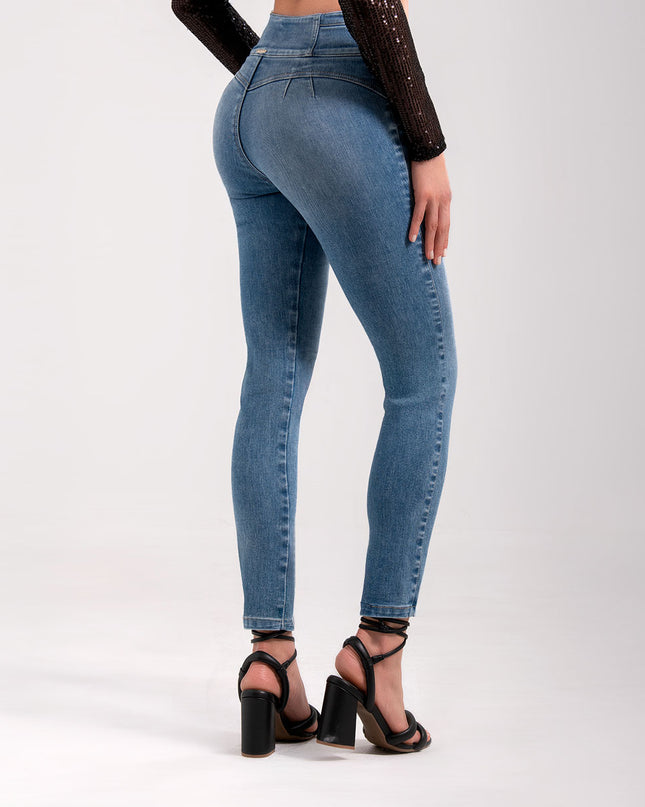 Jean Levanta cola claro