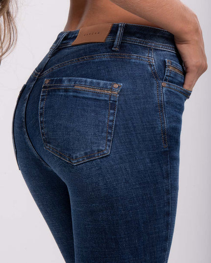 Jean Flare tiro alto oscuro.