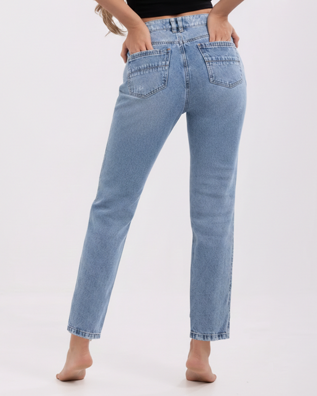 Jean Momfit denim claro.
