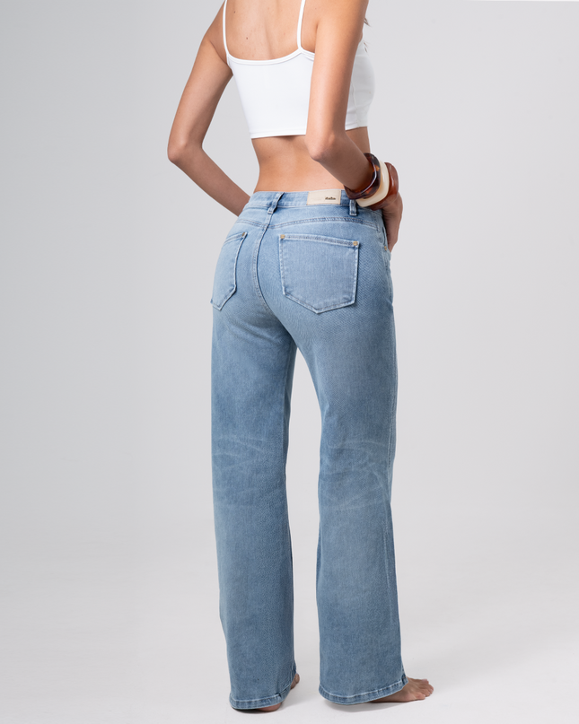 Jean Straight claro tiro alto con abertura en bota