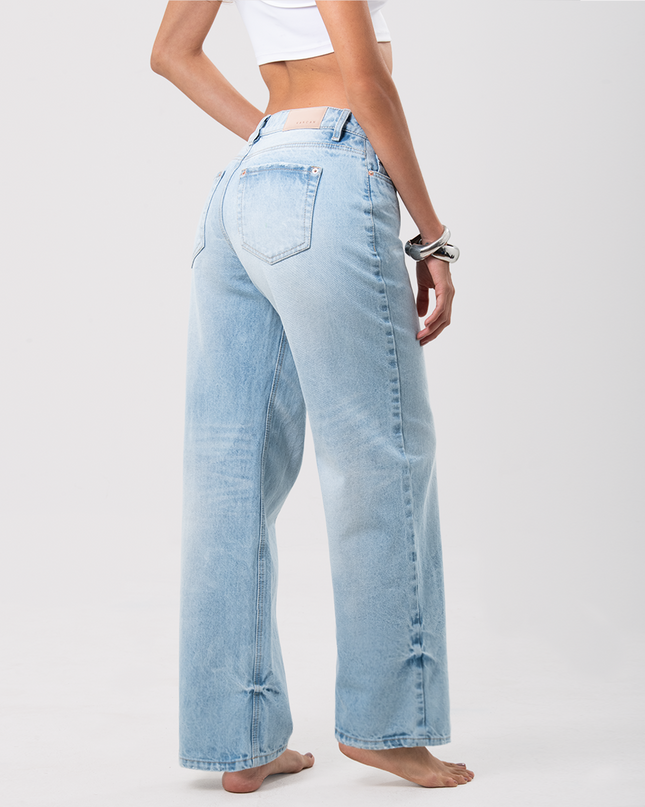 Jean Straight tiro medio claro con desgaste