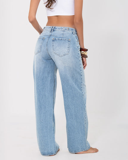 Jean wide leg en denim claro con brillos