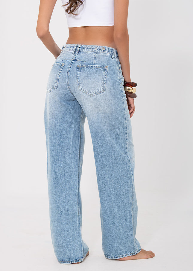Jean wide leg en denim claro con brillos