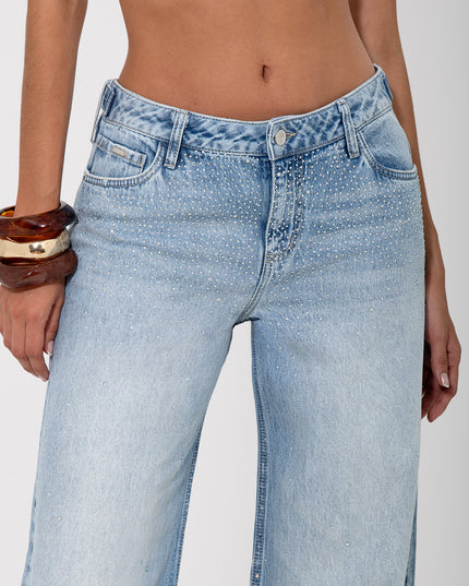Jean wide leg en denim claro con brillos