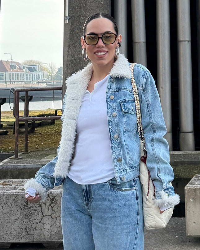 Chaqueta denim forrada en sherpa tono azul claro