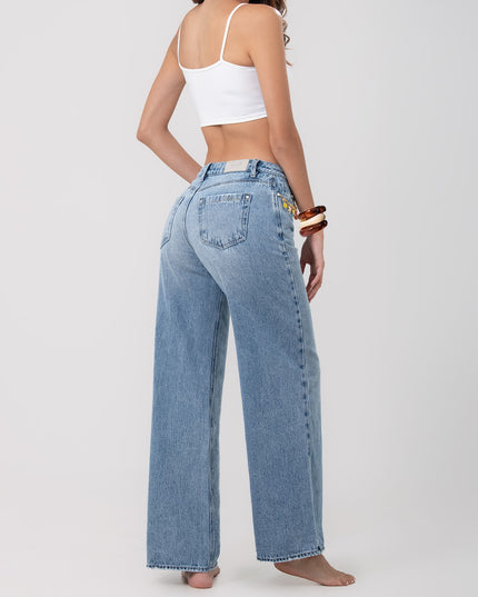 Jean Wide leg tiro medio con charm decorativo