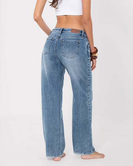 Jean straight en denim  tono medio