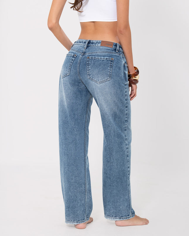Jean straight tono medio con apliques café