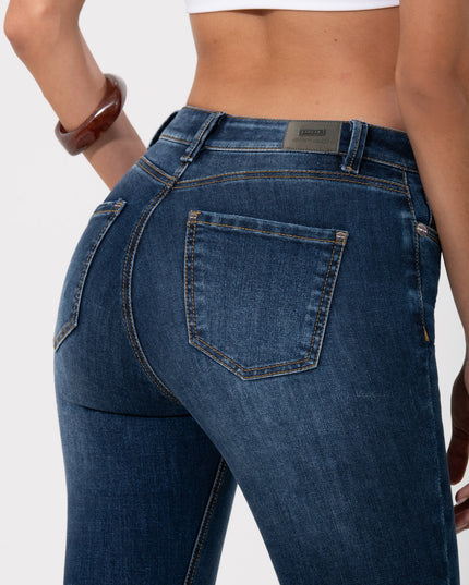 Jean Semicampana lavado medio con detalle en bota