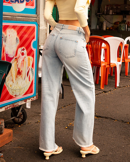 Jean Wide leg tiro alto con bota desflecada