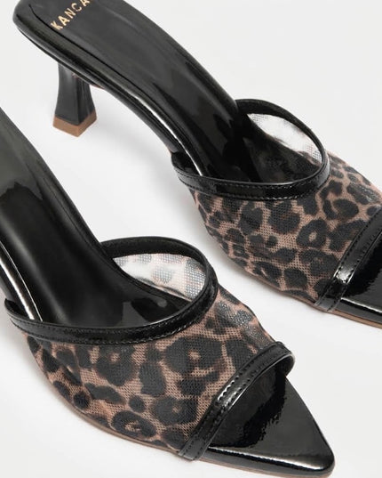 Sandalia mule de tacón medio leopar print
