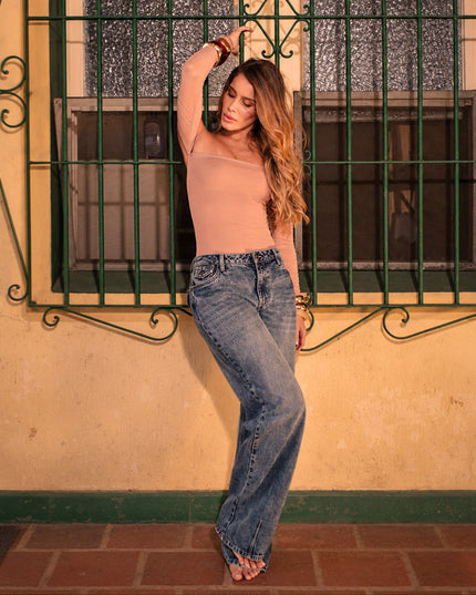 Jean Straight tiro alto con bolsillos decorativos tono medio