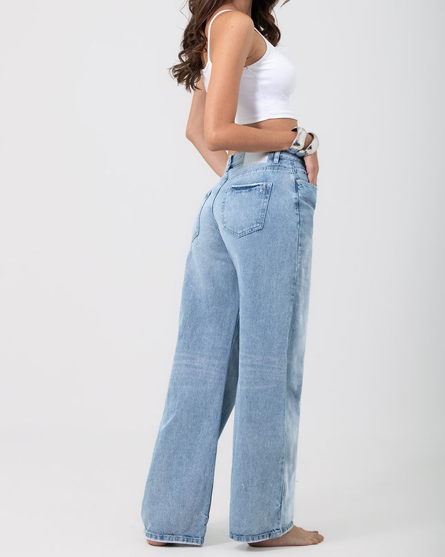 Jean Wide leg tiro medio claro con detalle en bolsillo
