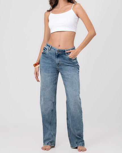 Jean Straight con corte en entrepierna