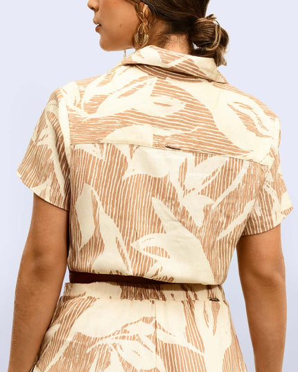 Camisa estampada camel corta