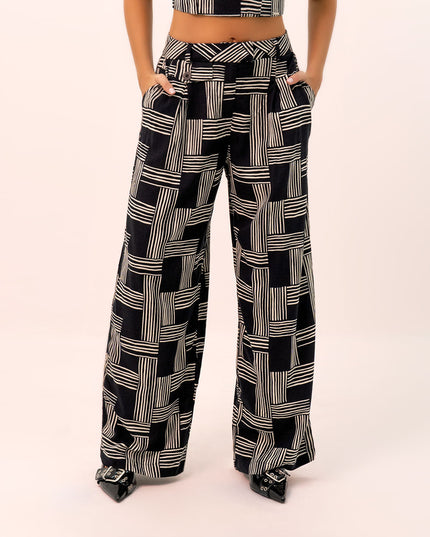 Set Negro con estampado geométrico