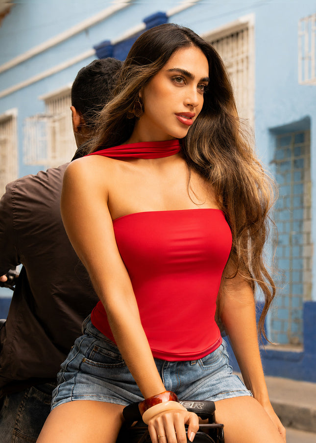 Blusa Strapless ajustada con lazo funcional