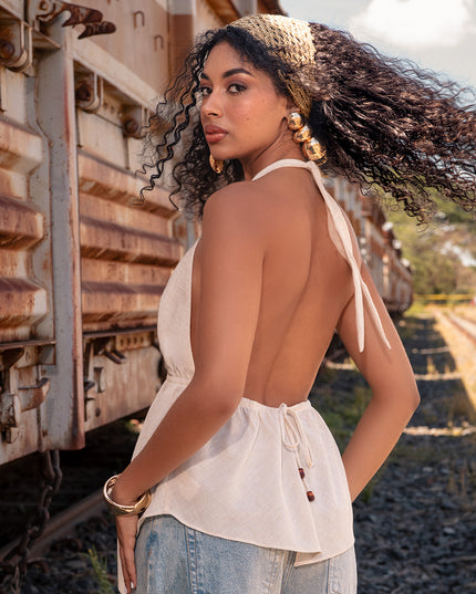 Blusa halter con escote profundo en V