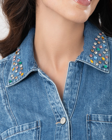 Camisa Denim cropped con pedrería multicolor