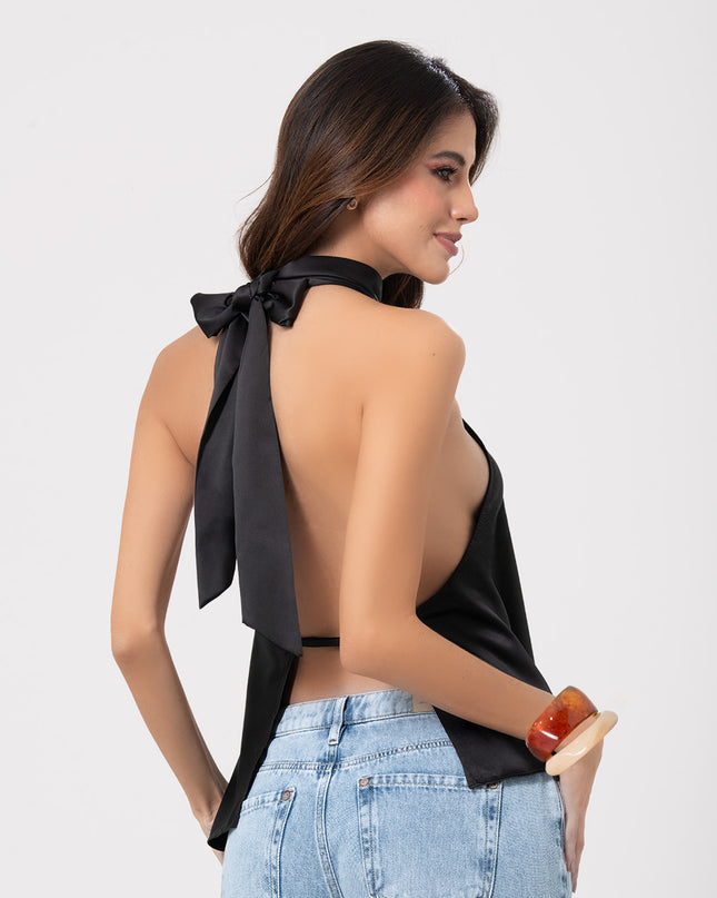 Blusa satinada cuello alto asimétrica