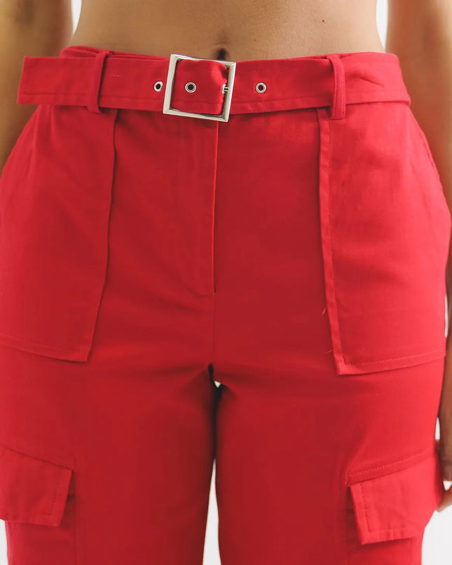 Pantalón Rojo Tipo Cargo con Correa