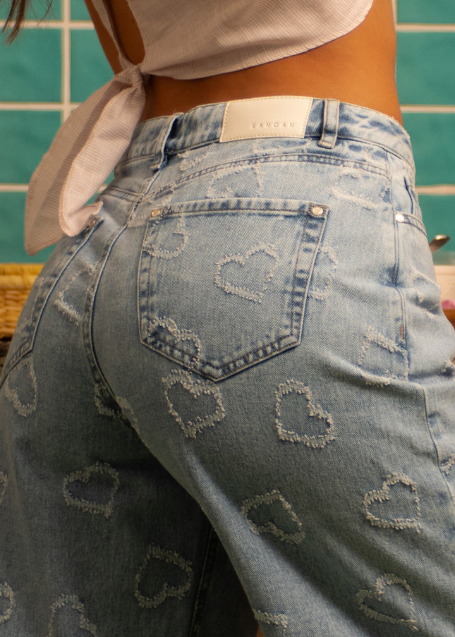 Jean Wide leg con diseño de corazones desgastados
