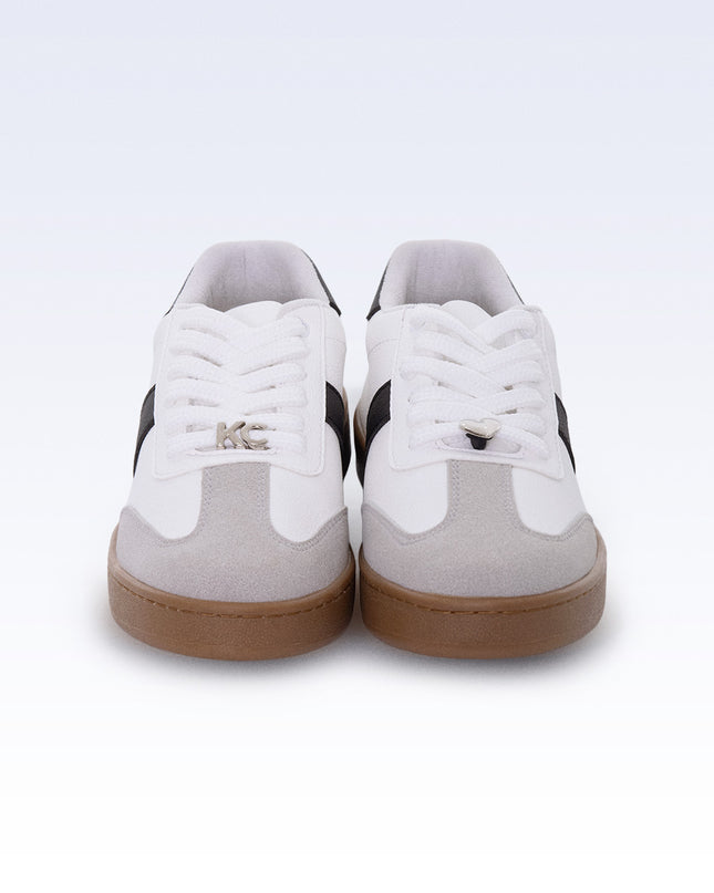 Tenis blanco con pines