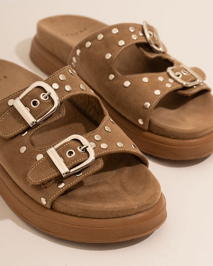 Sandalia Cafe con hebillas y taches