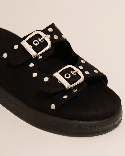 Sandalia negra con hebillas y taches