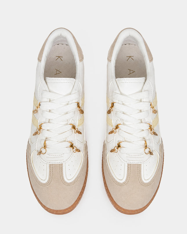 Tenis urbanos con apliques decorativos
