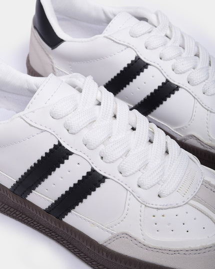 Tenis urbanos con detalles contraste
