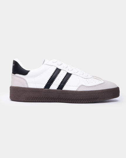 Tenis urbanos con detalles contraste