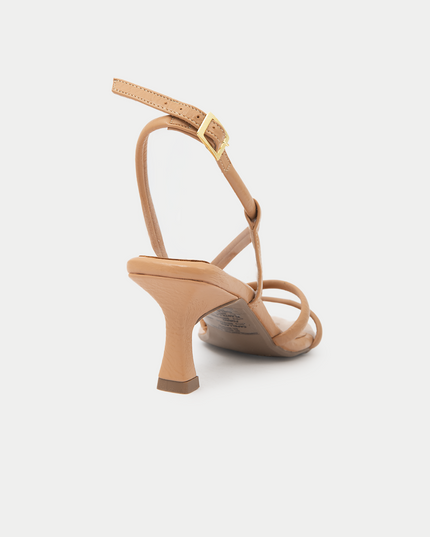 Sandalia Camel de tiras con puntera cuadrada