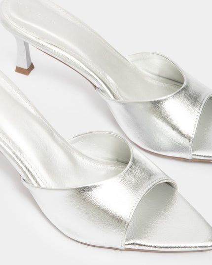 Sandalia mule de tacon medio plateada