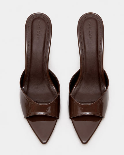 Sandalia de tacon mule tono chocolate