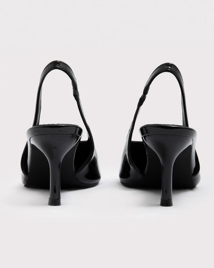 Stilettos en charol negro de tacón medio