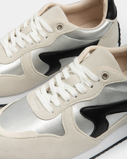Tenis Retro Combinados con Detalles Metálicos