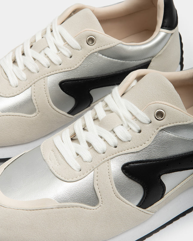 Tenis Retro Combinados con Detalles Metálicos